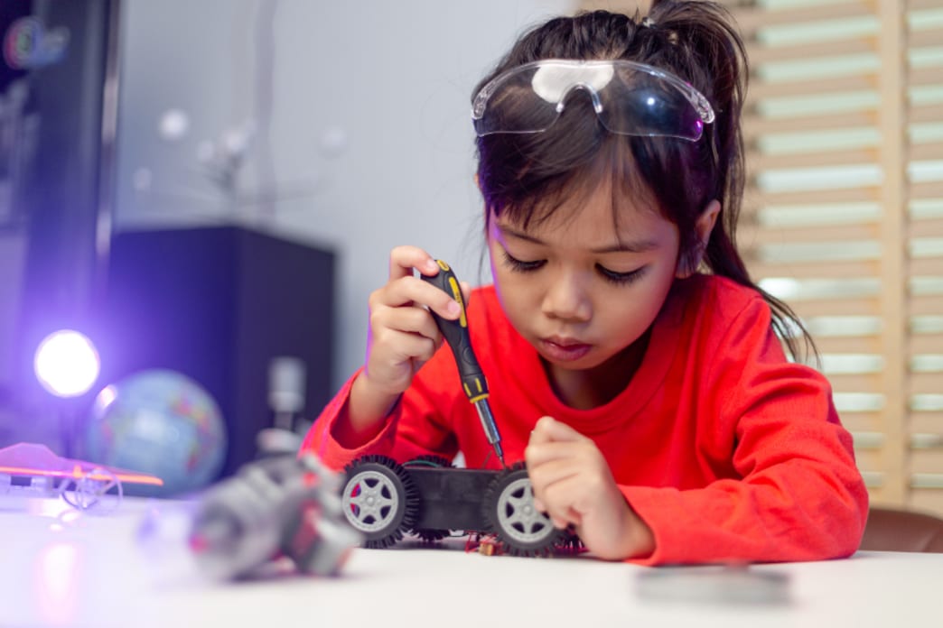 Celebrate National STEM/STEAM Day on November 8 with hBARSCI