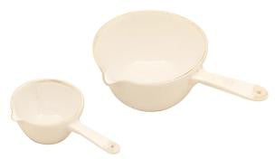 Casserole 500ml, with lip, pouring spout and porcelain handle